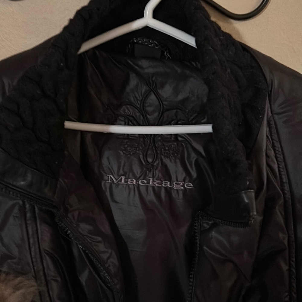 Mackage winter coat black with furry hood very warm used for 3 years.mtl cold 🥶